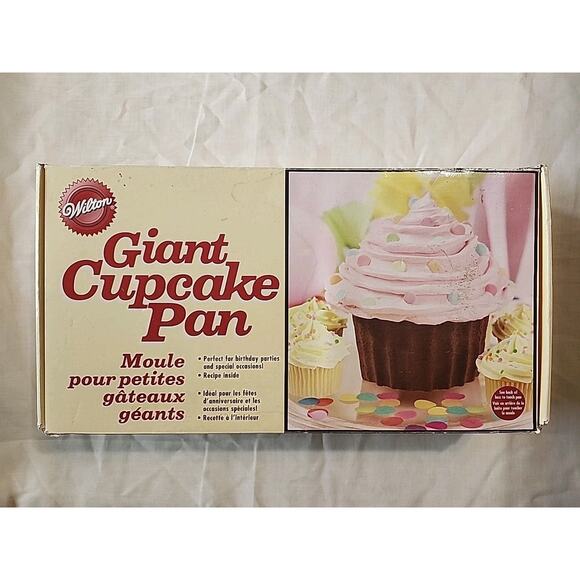 Wilton Giant Cupcake Pan 10 Cup Capacity NO RECIPE INSIDE - Picture 1 of 6